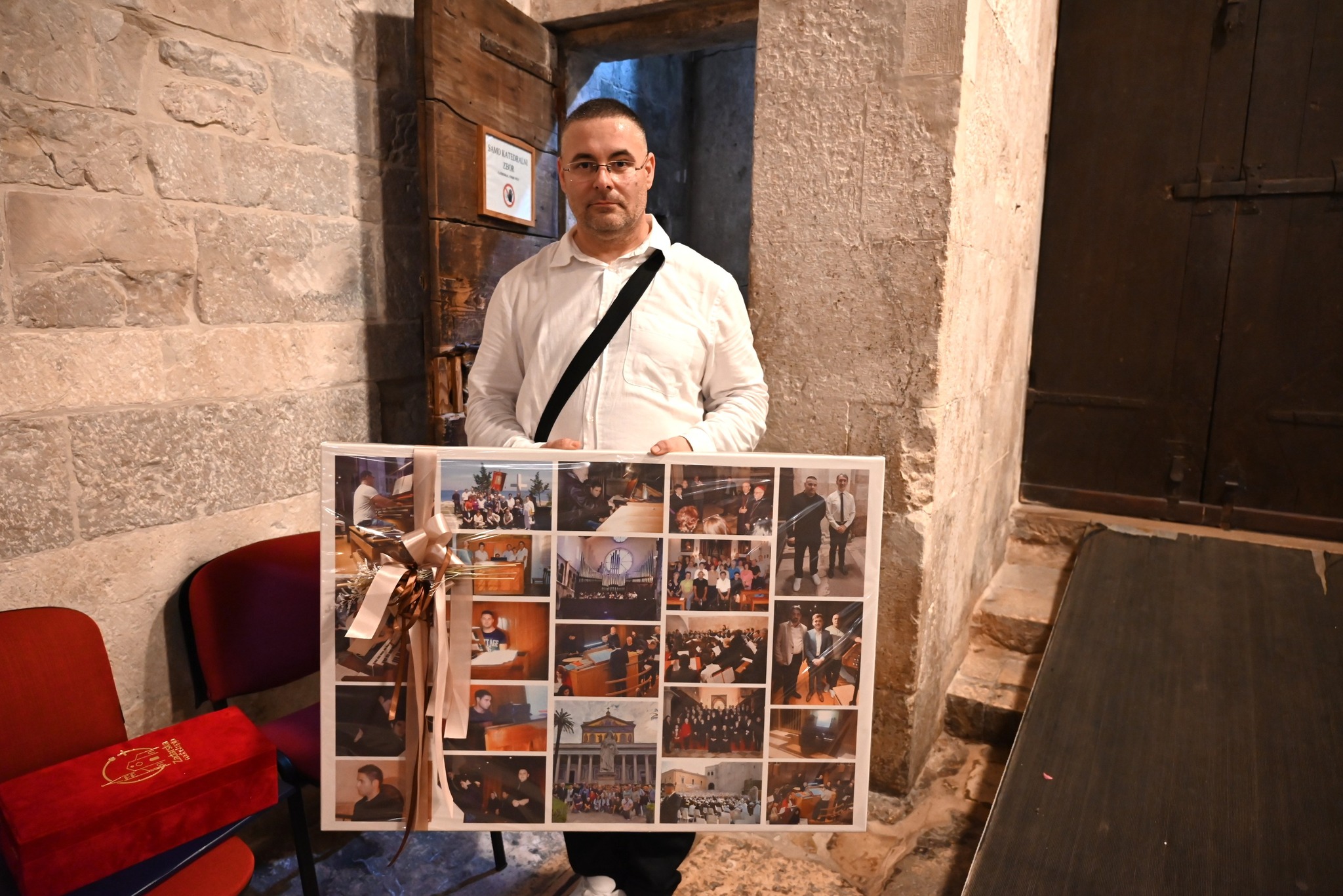 ZAHVALA ZA 30 GODINA NEPREKINUTE ORGULJAŠKE SLUŽBE U KATEDRALI SV. STOŠIJE Image