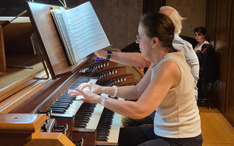 Gallery image for SOPHIE-VERONIQUE CAUCHEFER-CHOPLIN: ORGULJAŠICA VELIKIH ORGULJA CRKVE SAINT SULPICE IZ PARIZA NASTUPILA  U KATEDRALI SV. STOŠIJE