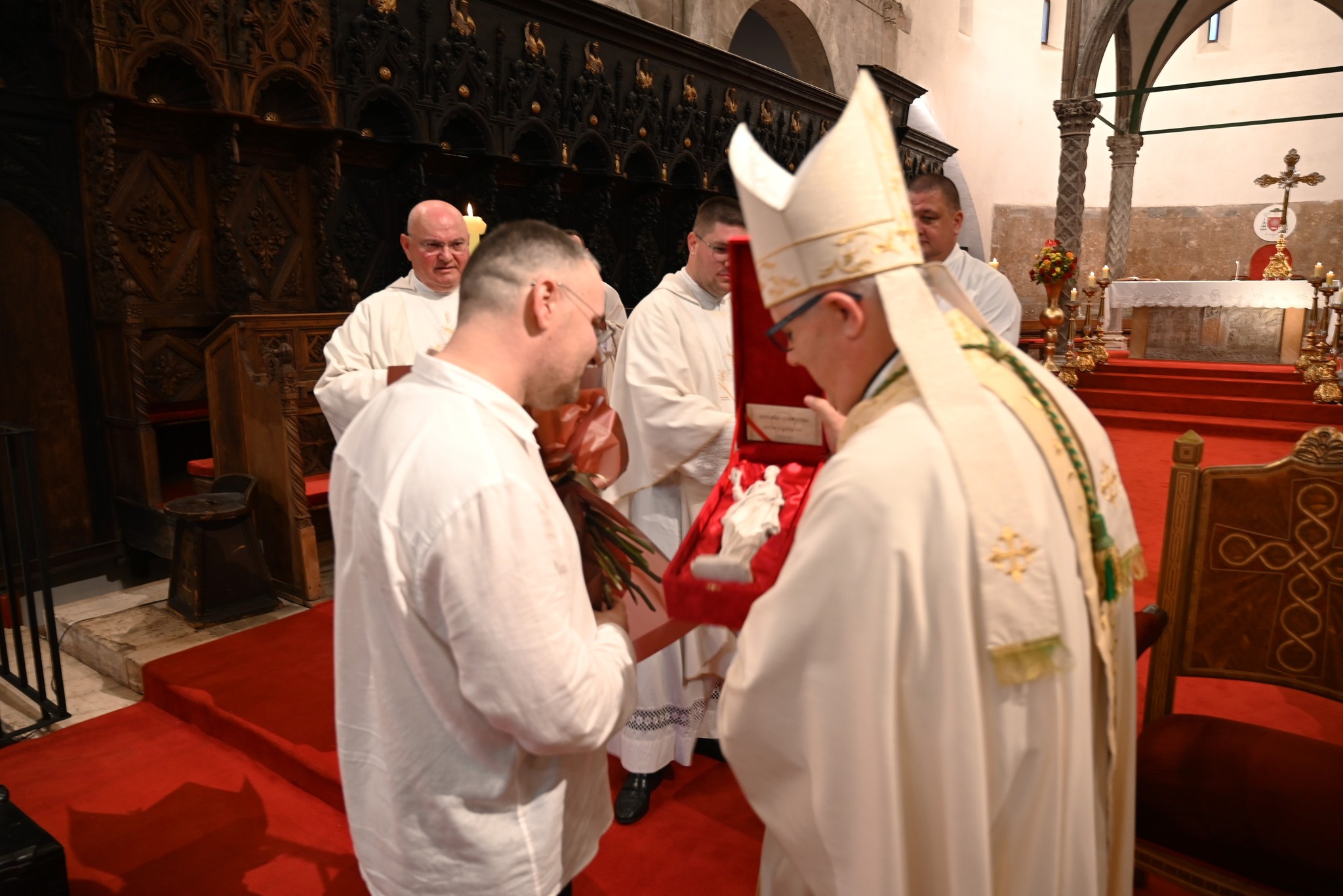 ZAHVALA ZA 30 GODINA NEPREKINUTE ORGULJAŠKE SLUŽBE U KATEDRALI SV. STOŠIJE Image