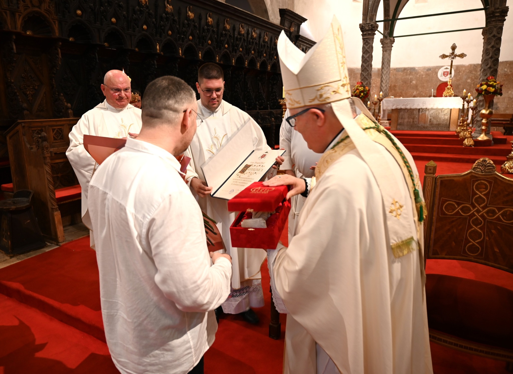 ZAHVALA ZA 30 GODINA NEPREKINUTE ORGULJAŠKE SLUŽBE U KATEDRALI SV. STOŠIJE Image