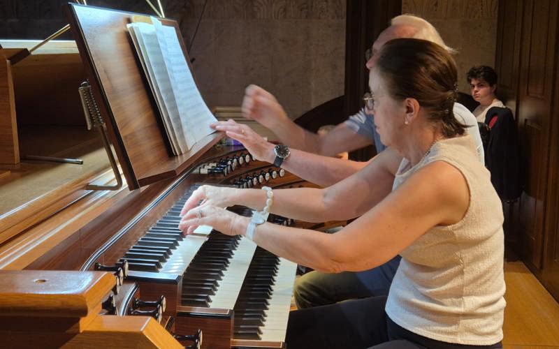 Gallery image for SOPHIE-VERONIQUE CAUCHEFER-CHOPLIN: ORGULJAŠICA VELIKIH ORGULJA CRKVE SAINT SULPICE IZ PARIZA NASTUPILA  U KATEDRALI SV. STOŠIJE